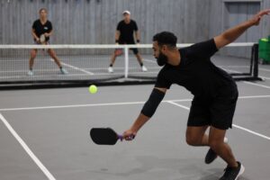 Diseño del espacio multiusos definitivo: combinación de canchas de tenis y pickleball